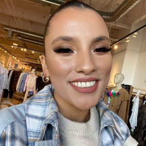 Welcome to my Poshmark Babes ❤️‍🔥